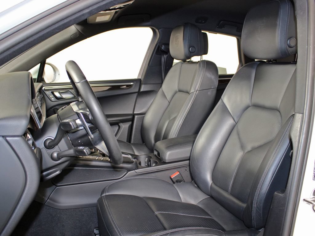 Certified 2021 Porsche Macan AWD/4WD image 5