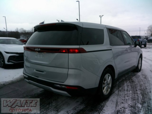 Used 2023 Kia Carnival LX video 2