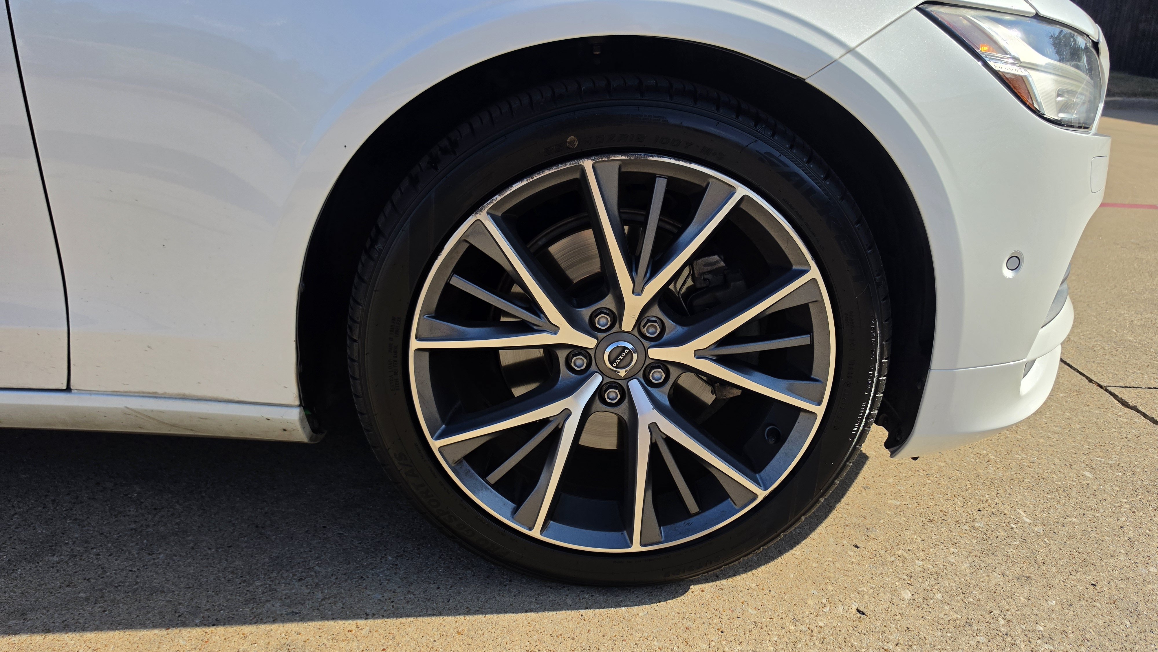 Used 2018 Volvo S90 T5 Momentum FWD image 16