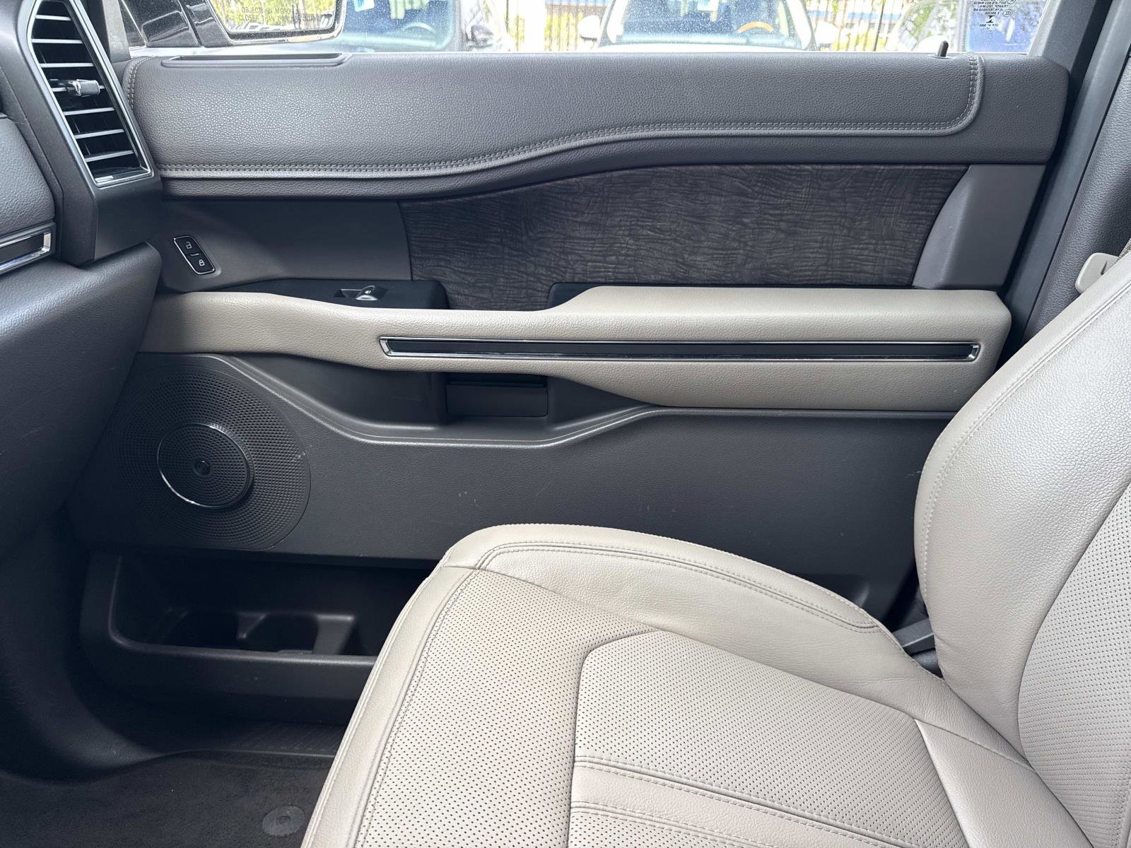 Used 2018 Ford Expedition Limited w/ Equipment Group 301A image 23