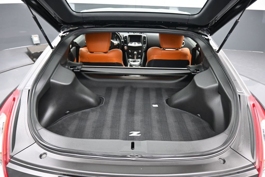 Used 2016 Nissan 370Z Touring RWD image 38