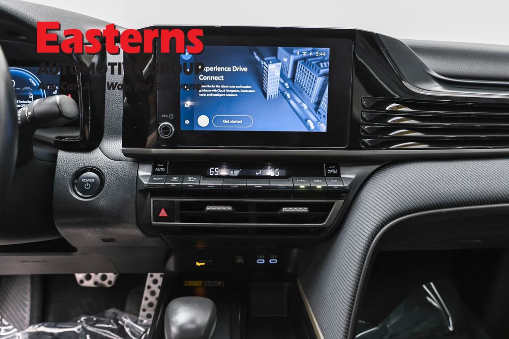 Used 2025 Toyota Camry SE w/ Convenience Package FWD image 12