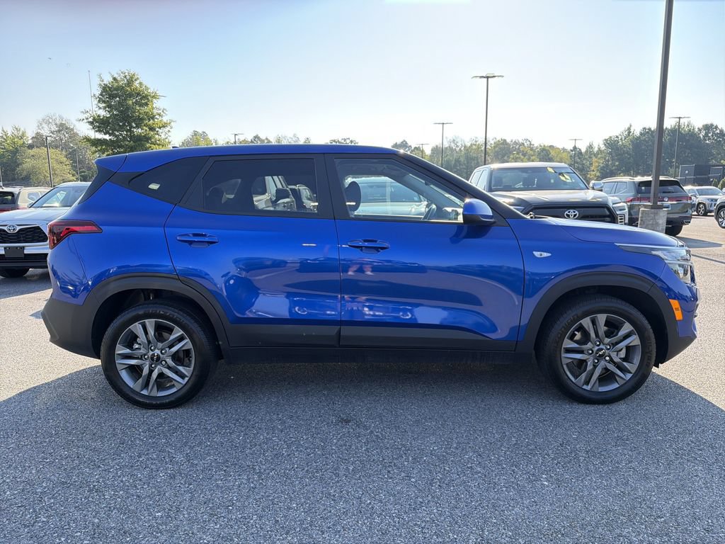 Used 2023 Kia Seltos LX AWD/4WD image 6