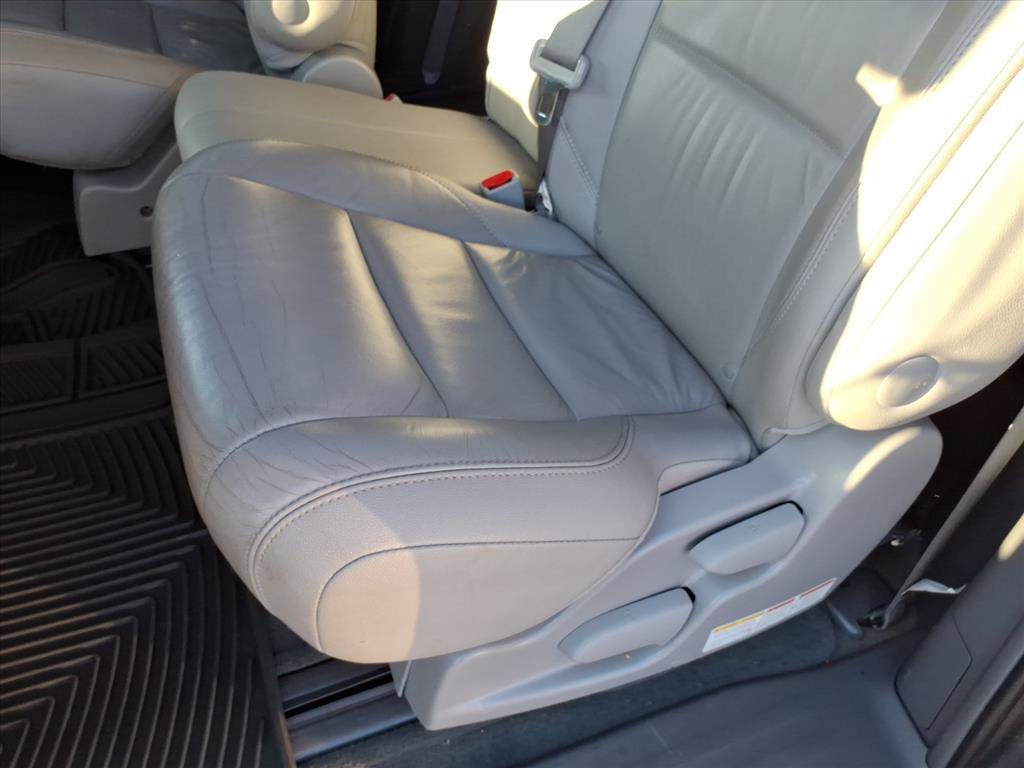 Used 2015 Toyota Sienna XLE w/ XLE Navigation Package FWD image 22