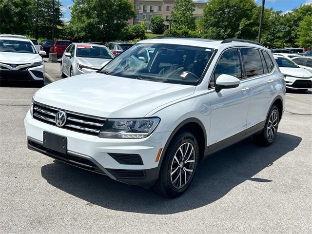 Used 2020 Volkswagen Tiguan SE w/ Panoramic Sunroof Package image 8