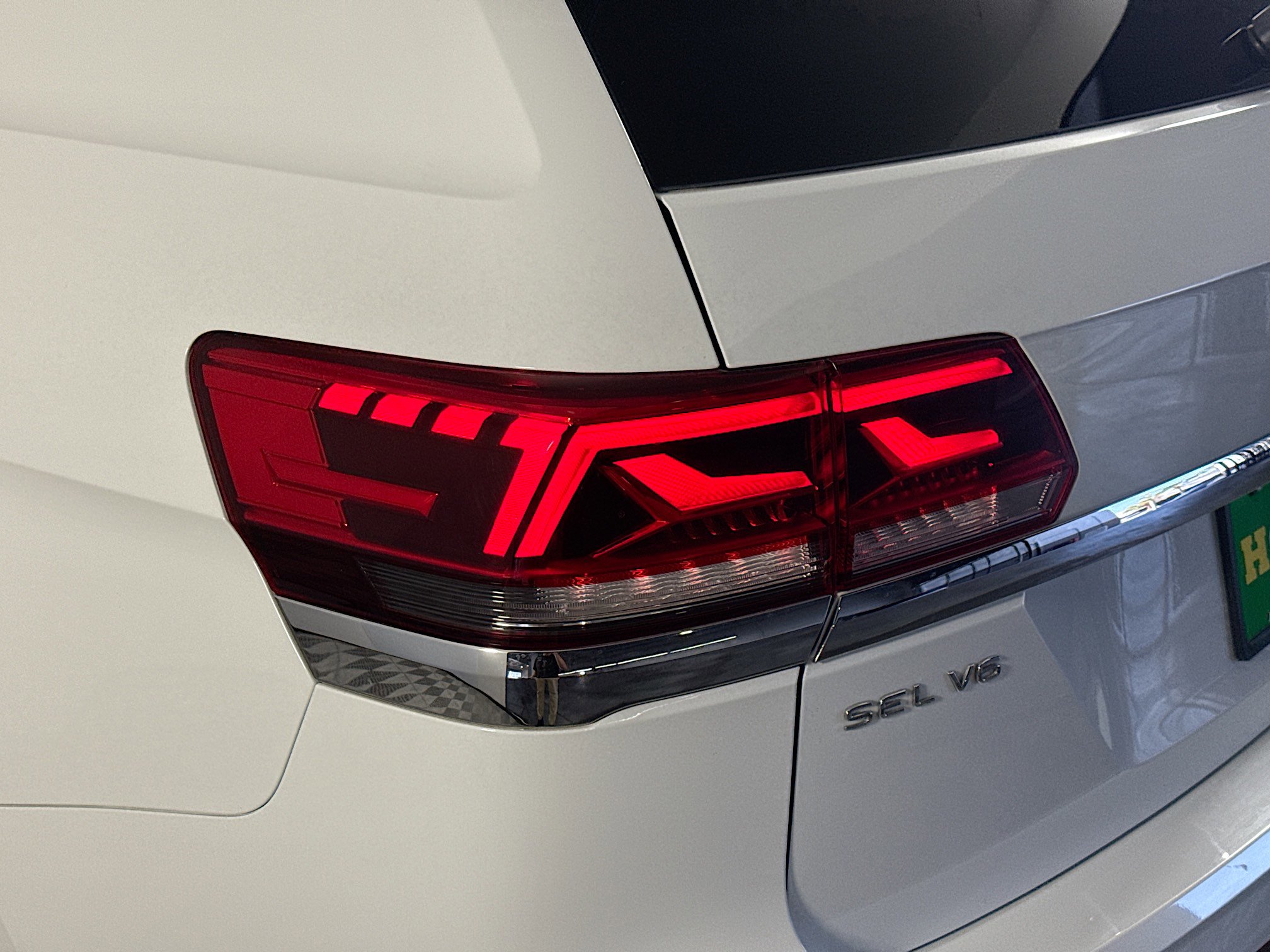 Used 2021 Volkswagen Atlas SEL R-Line image 36