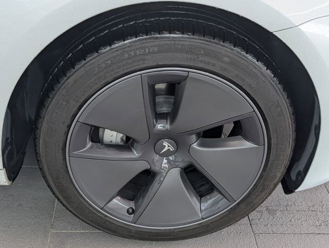 Used 2023 Tesla Model 3 Standard Range image 16