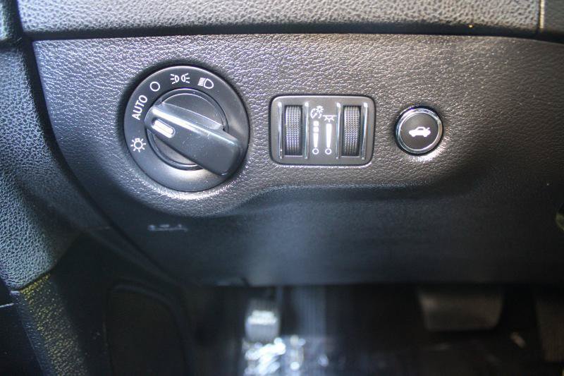 Used 2021 Dodge Charger SXT w/ Leather Interior Group RWD image 19