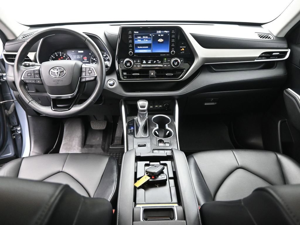 Used 2021 Toyota Highlander XLE image 22