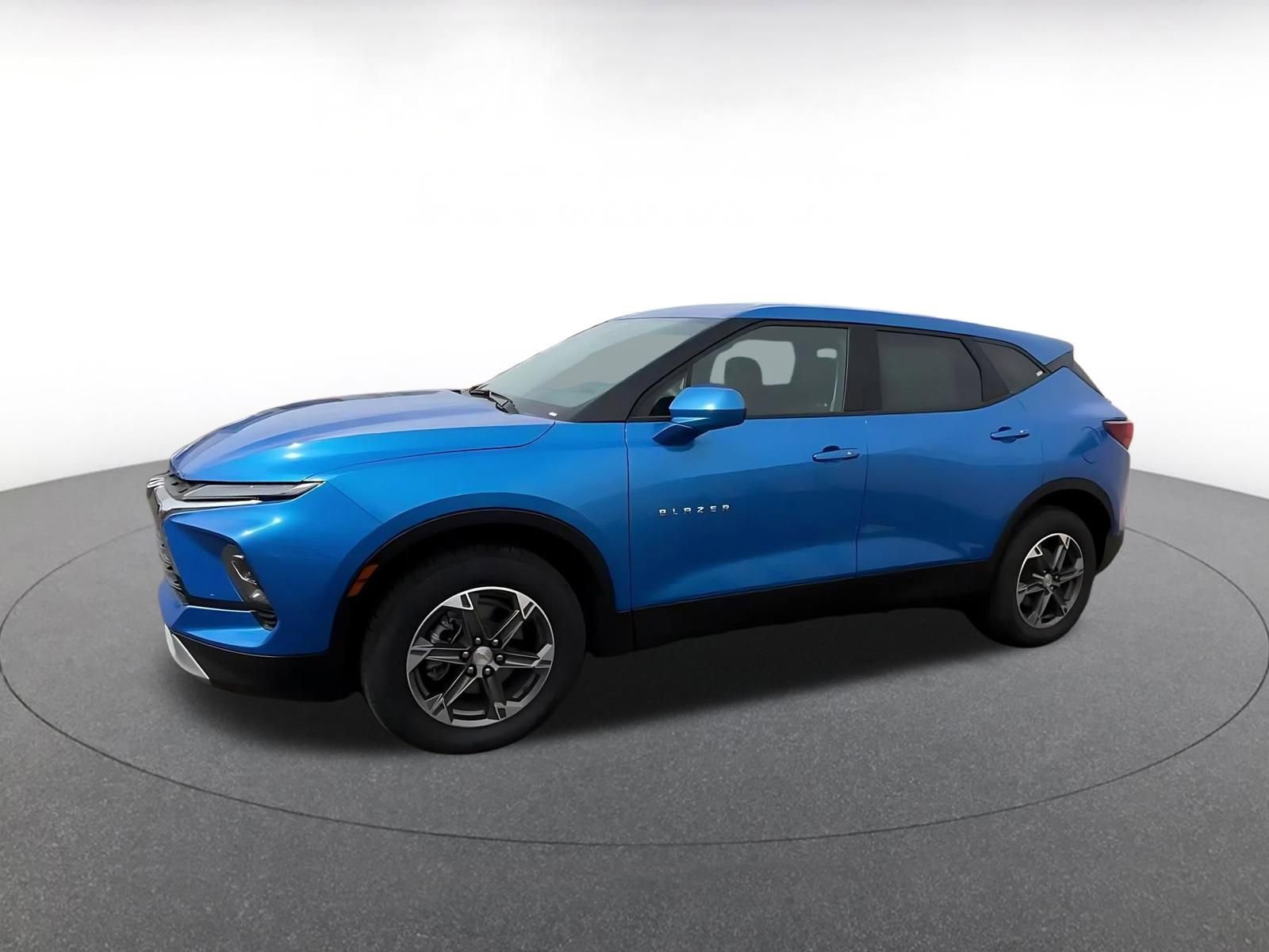 Used 2025 Chevrolet Blazer LT FWD image 8