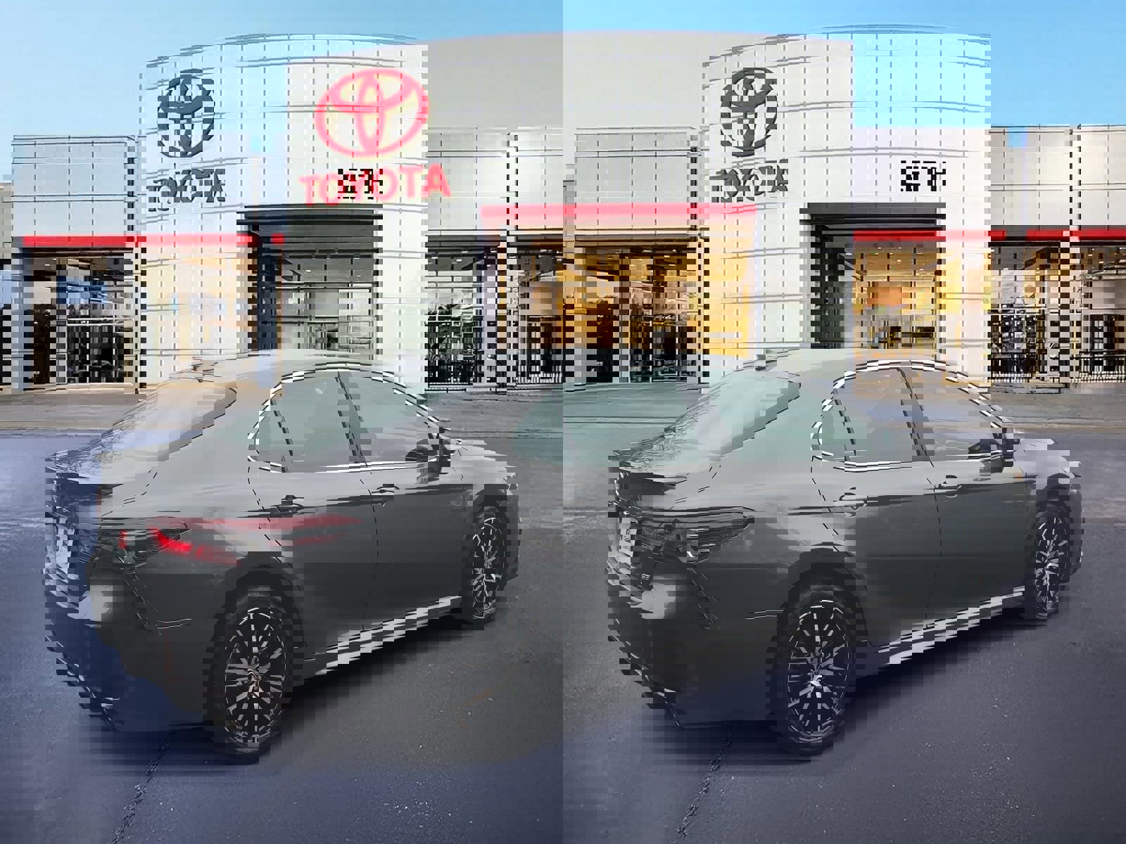 Used 2023 Toyota Camry SE image 5