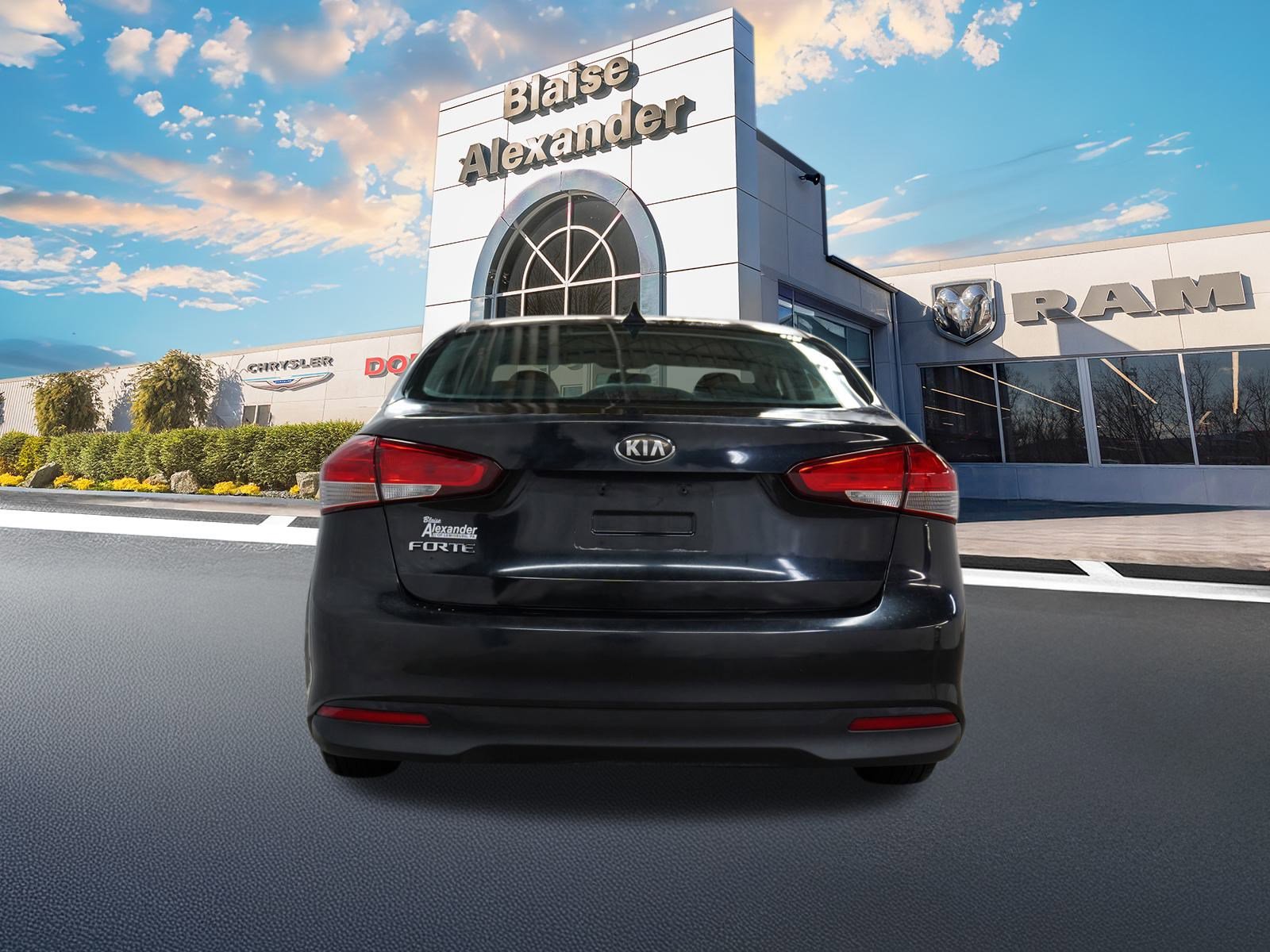 Used 2017 Kia Forte LX image 4