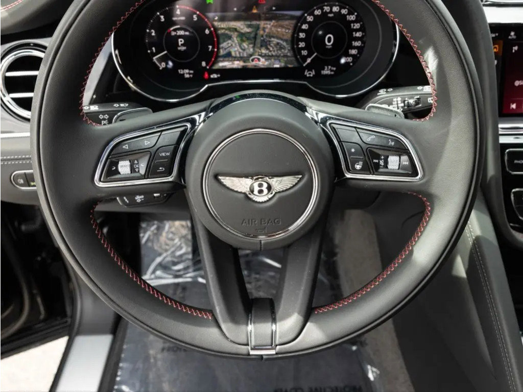 Used 2025 Bentley Bentayga V8 image 36