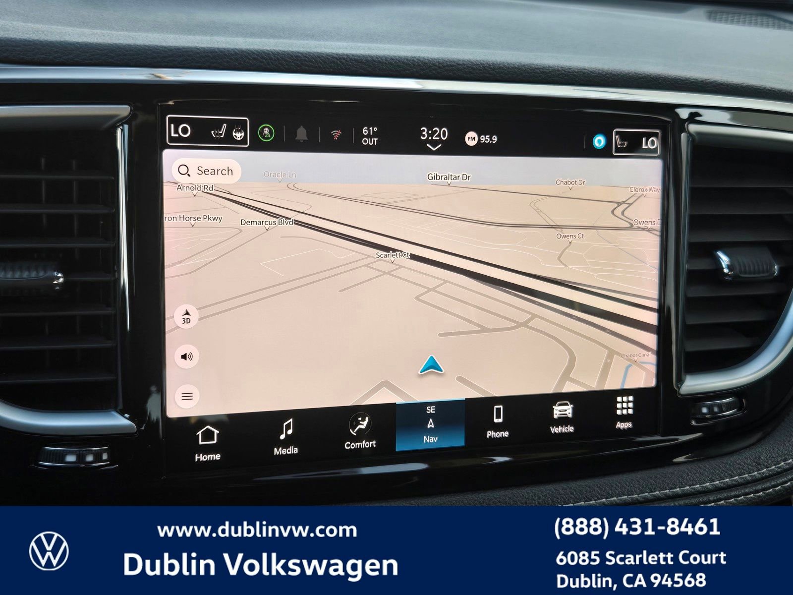 Used 2024 Chrysler Pacifica Select image 16