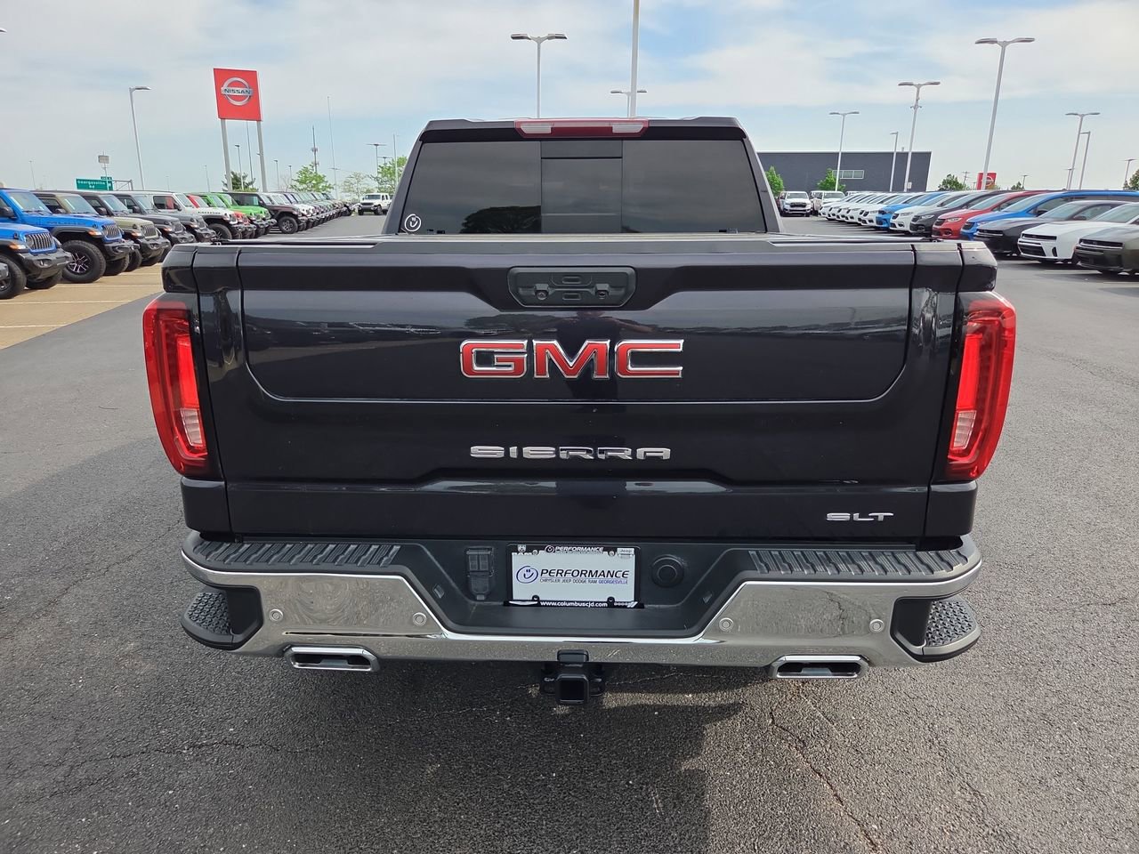 Used 2022 GMC Sierra 1500 SLT w/ SLT Premium Plus Package AWD/4WD image 6