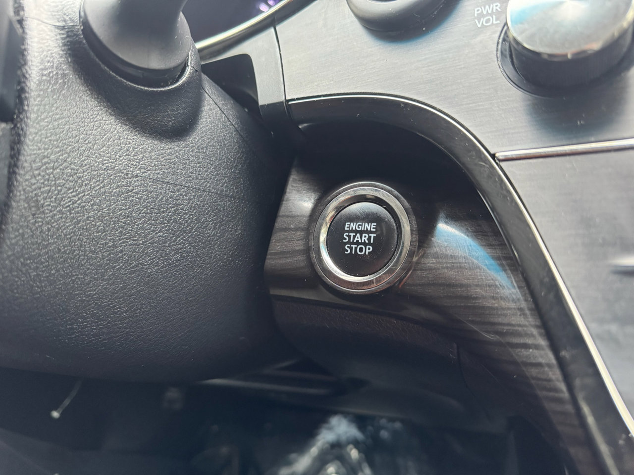 Used 2014 Toyota Avalon Limited image 36