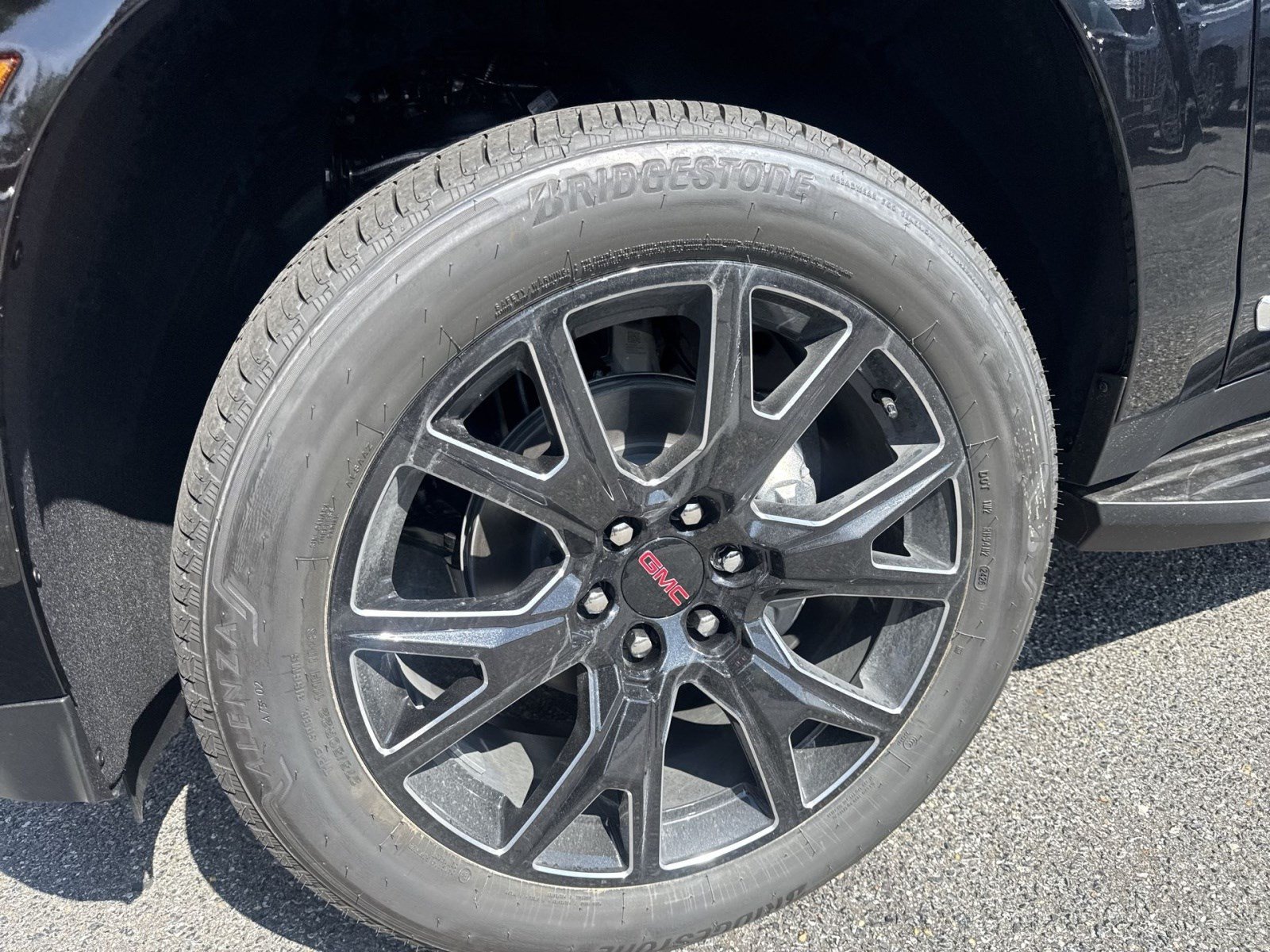 New 2026 GMC Yukon Denali w/ Advanced Technology Package AWD/4WD image 8