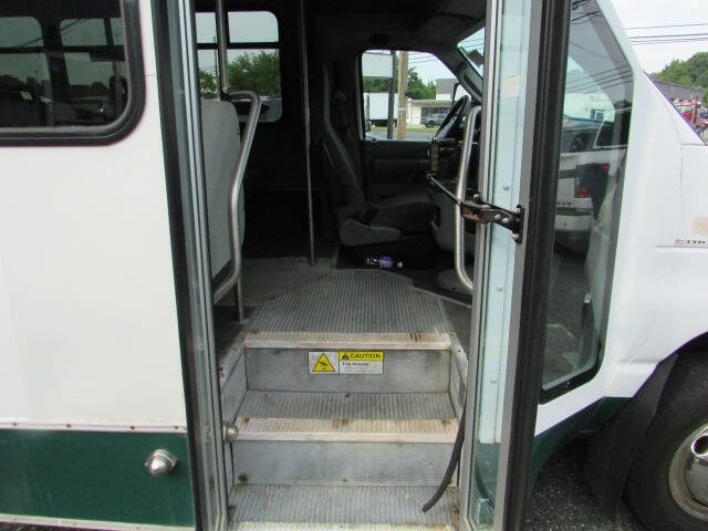 Used 2013 Ford E-450 and Econoline 450 Super Duty w/ Shuttle Bus Prep Pkg RWD image 8