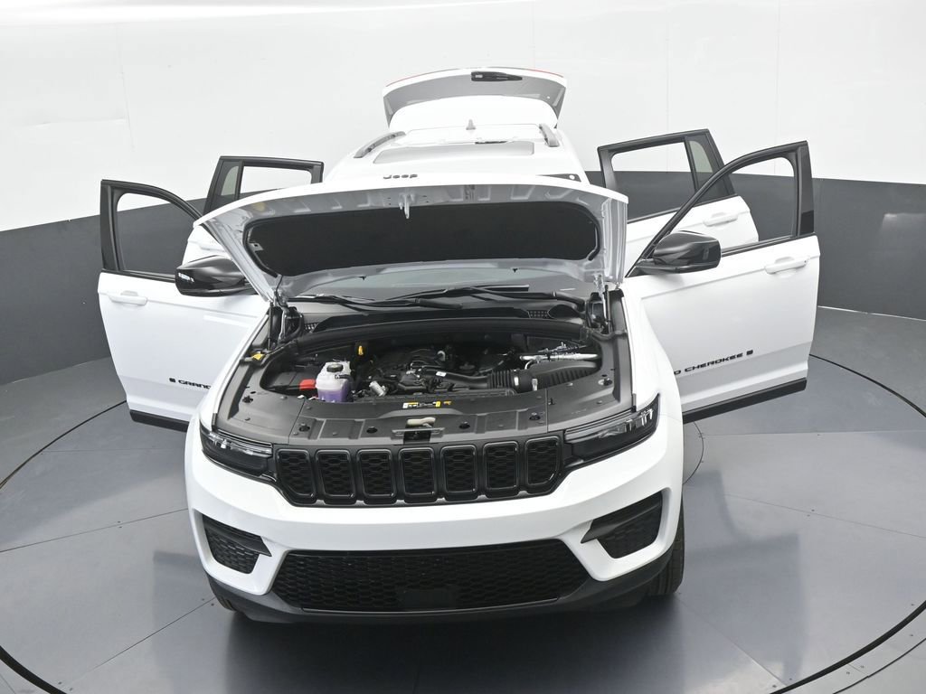 Used 2025 Jeep Grand Cherokee Altitude image 65