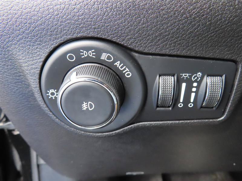 Used 2023 Jeep Compass Latitude AWD/4WD image 18