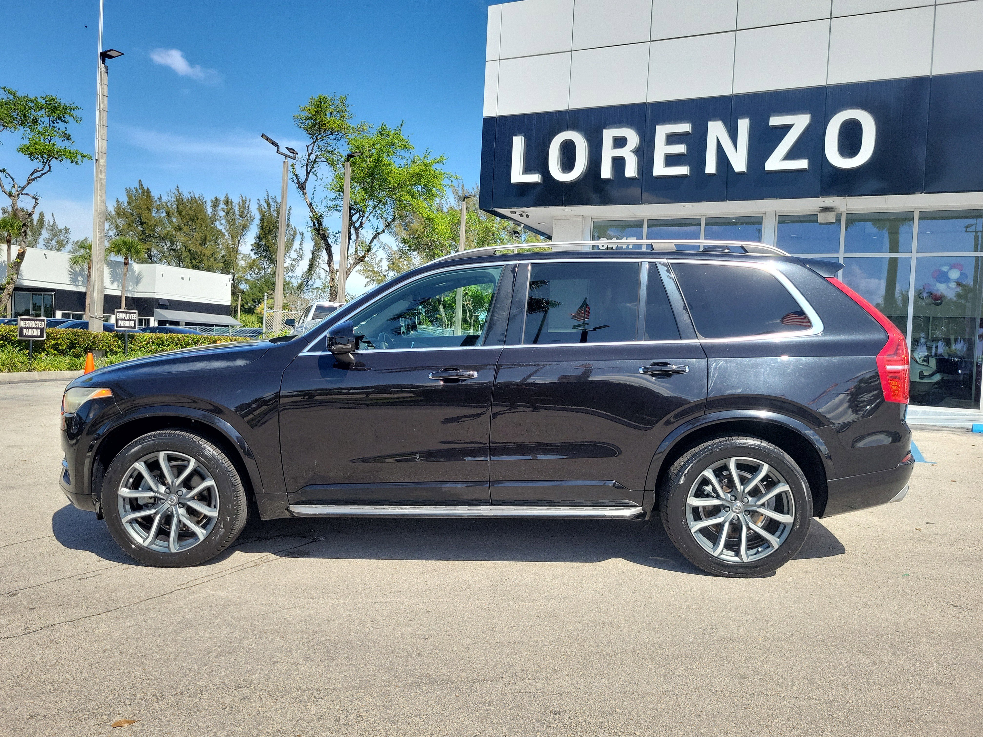 Used 2016 Volvo XC90 T6 Momentum w/ Momentum Plus Package image 8