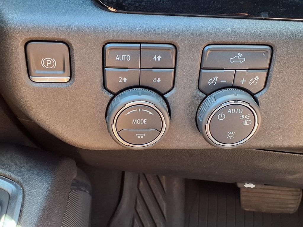 Used 2022 Chevrolet Silverado 1500 LT AWD/4WD image 14