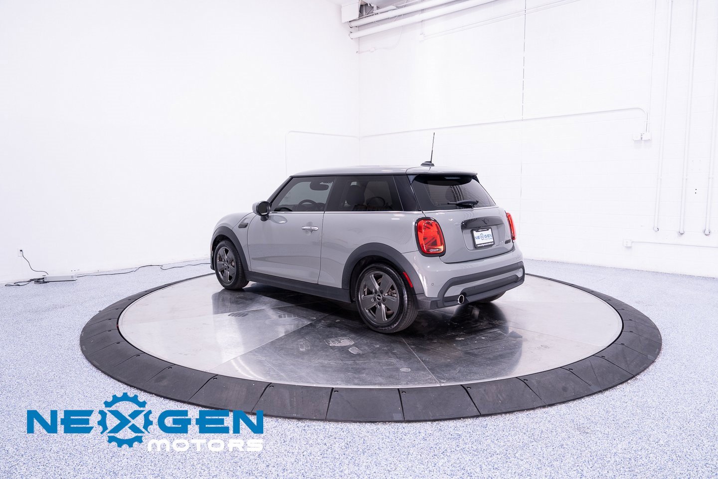 Used 2023 MINI Cooper 2-Door Hardtop image 32