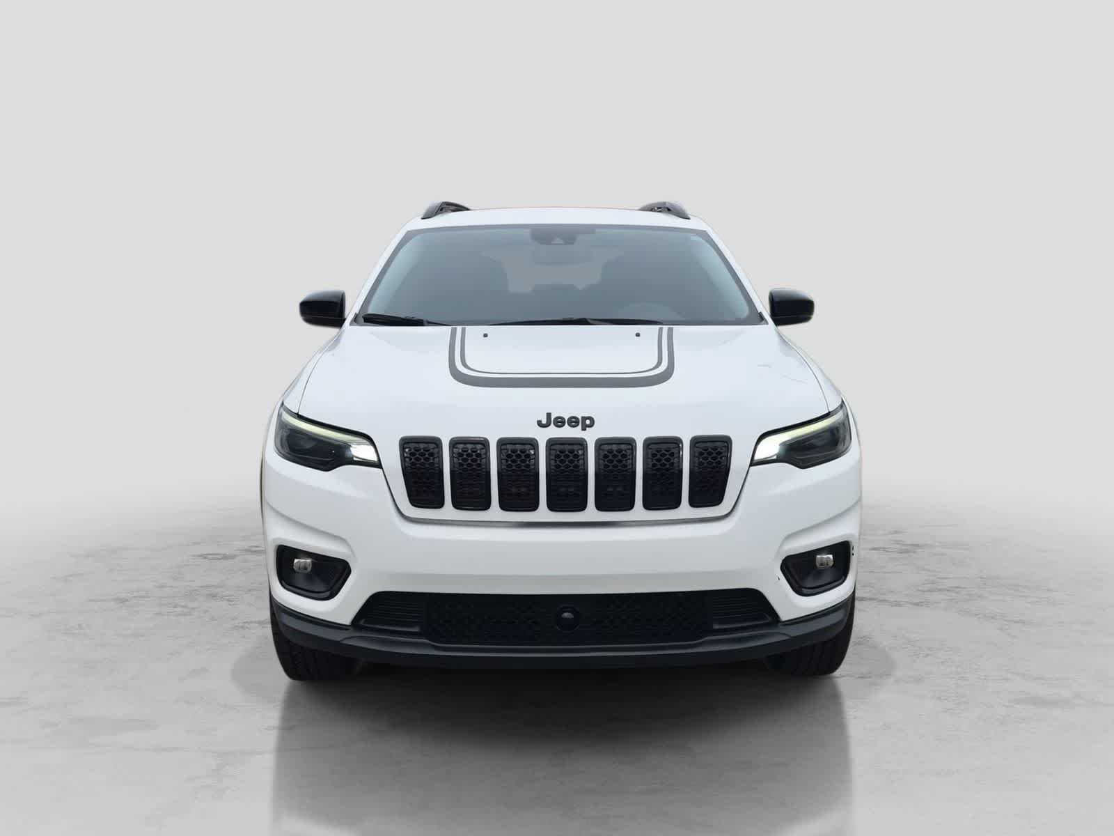 Used 2022 Jeep Cherokee Latitude AWD/4WD image 3