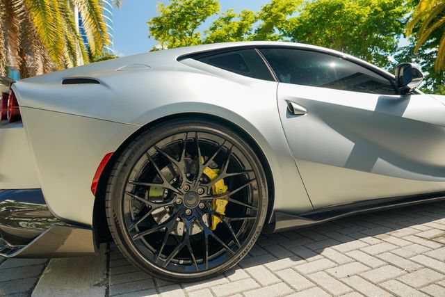 Used 2018 Ferrari 812 Superfast RWD image 28