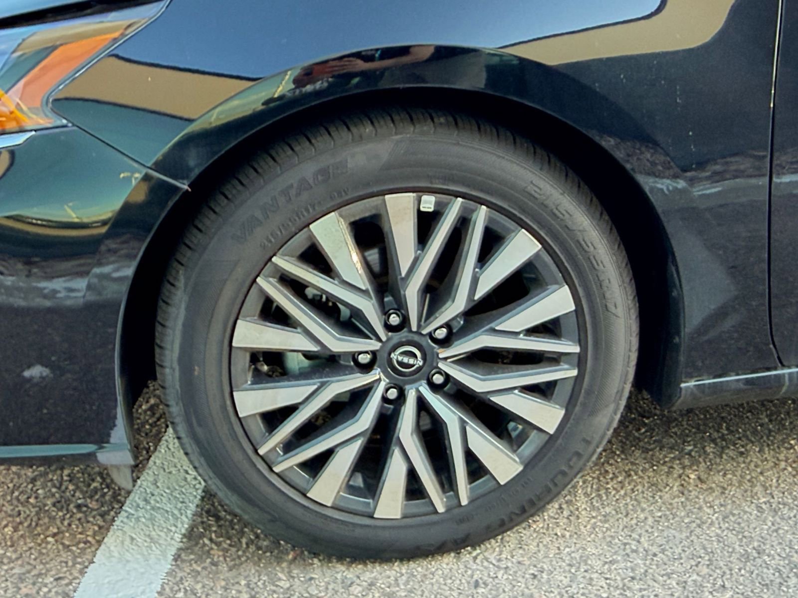 Used 2025 Nissan Altima 2.5 SV FWD image 28
