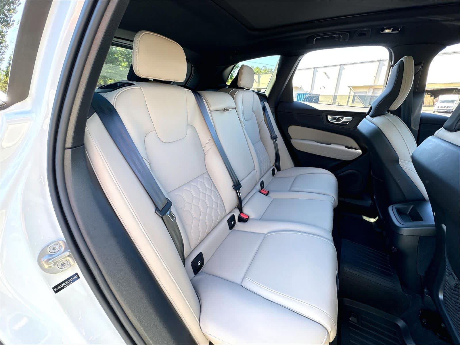 Used 2026 Volvo XC60 B5 Plus w/ Climate Package PRO AWD/4WD image 30