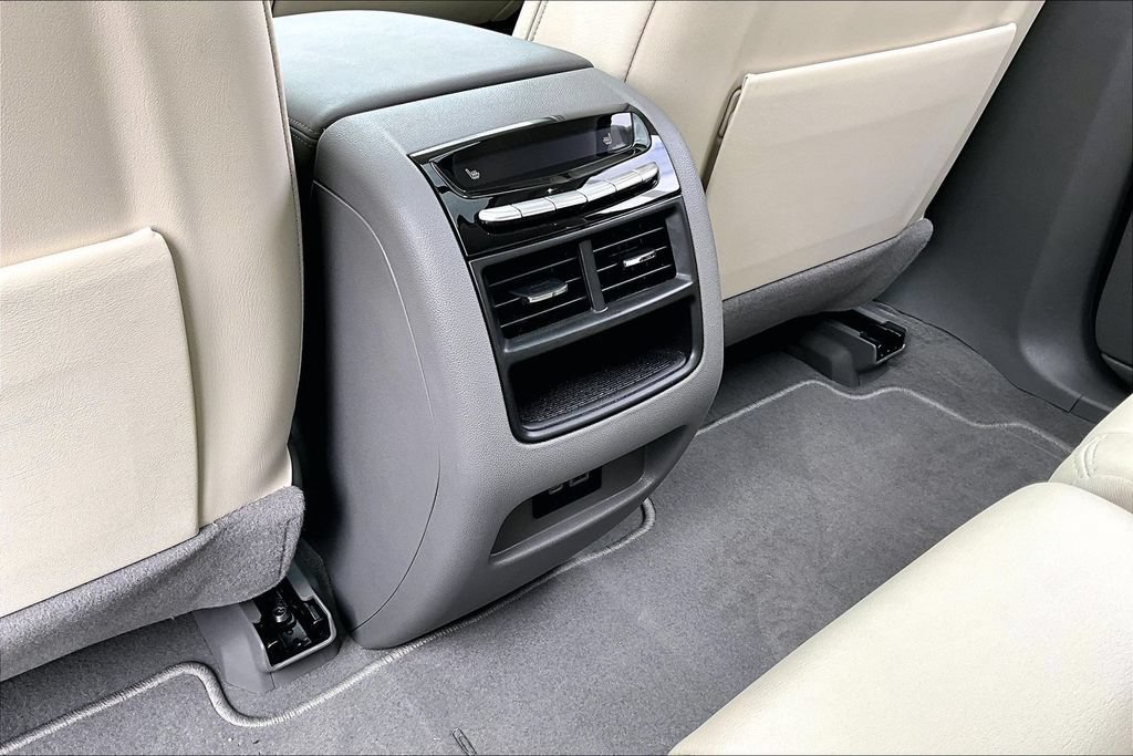 Used 2025 Cadillac XT5 Premium Luxury w/ Technology Package AWD/4WD image 25