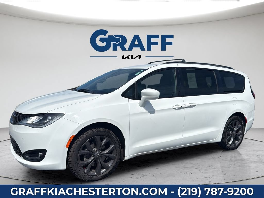 Used 2020 Chrysler Pacifica Touring-L w/ Premium Audio Group FWD image 13