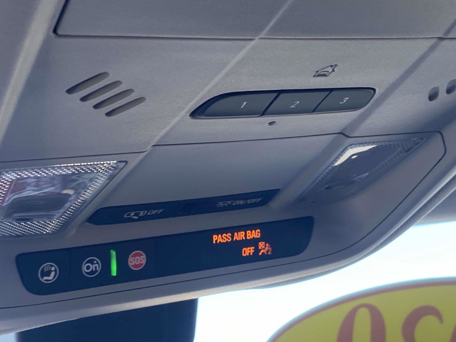 Used 2020 Chevrolet Equinox LT w/ Driver Convenience Package image 18