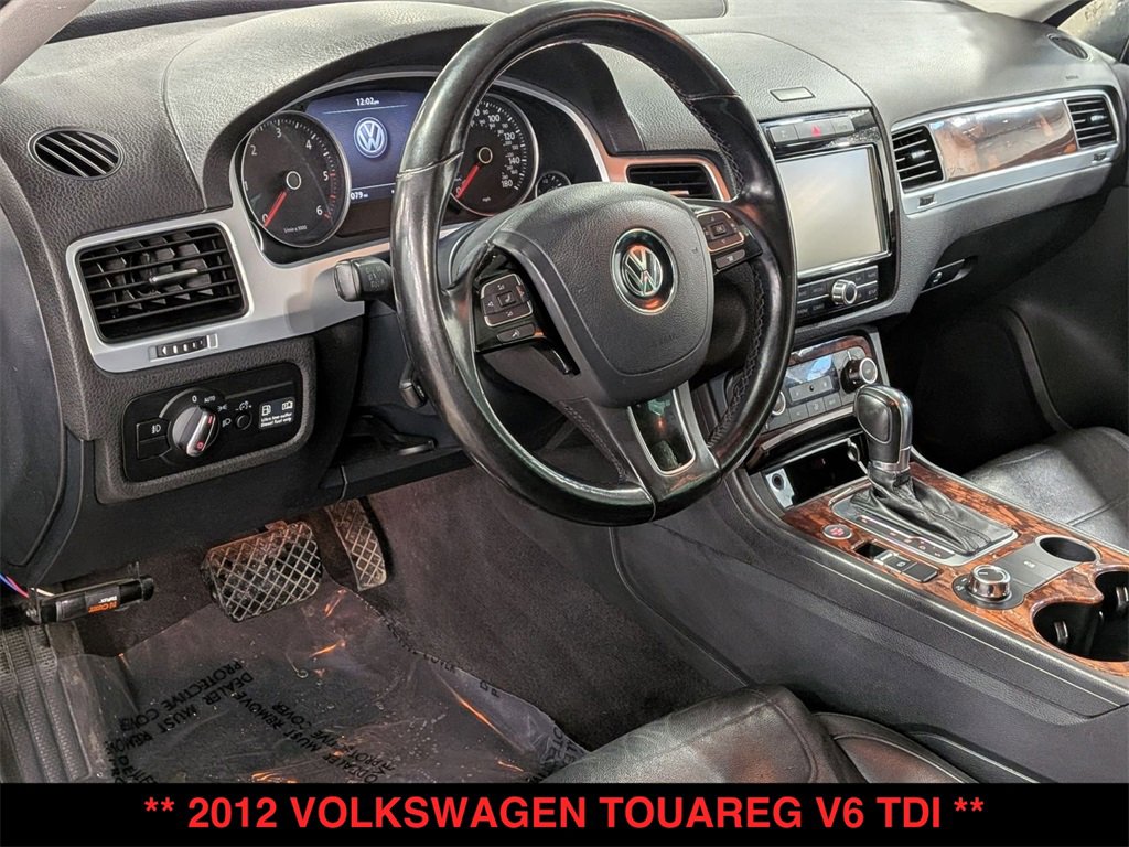 Used 2012 Volkswagen Touareg Sport image 21