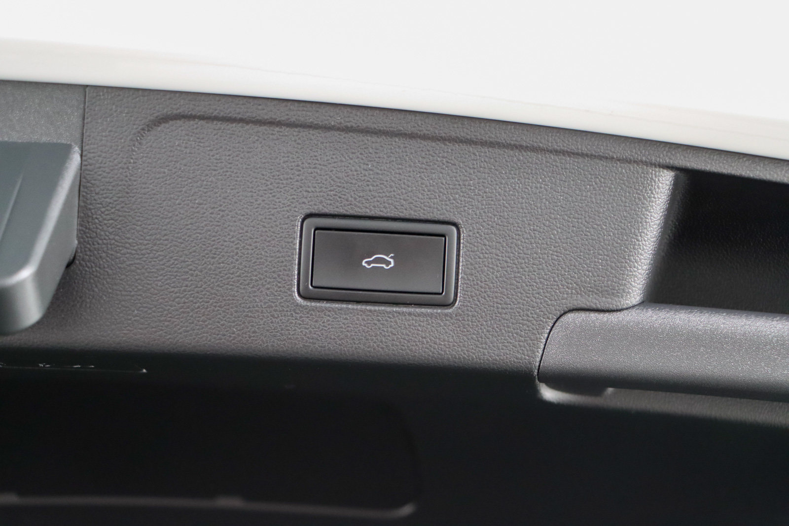 Used 2024 Volkswagen Atlas Cross Sport SE FWD image 30