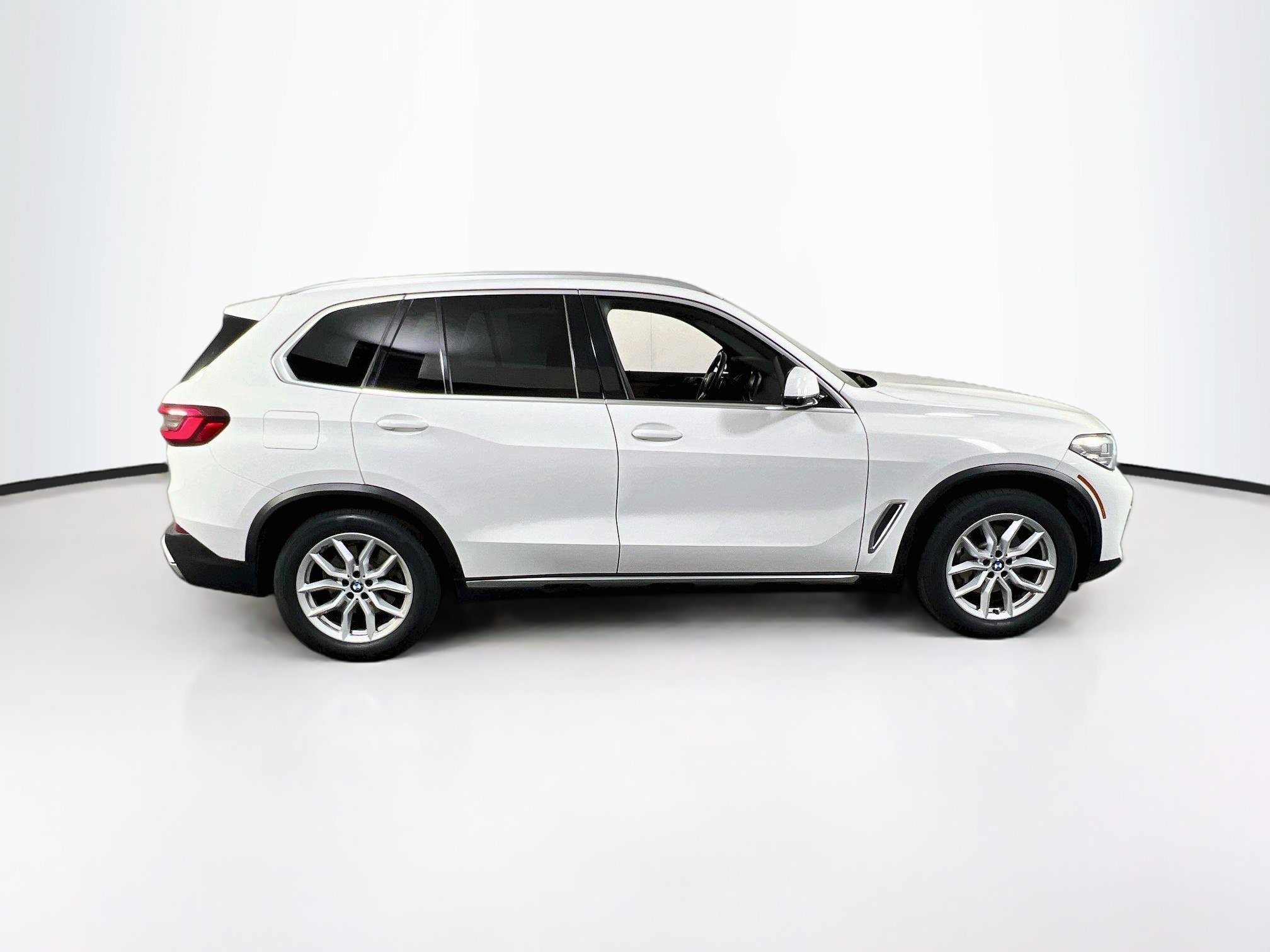 Used 2021 BMW X5 xDrive40i w/ Premium Package AWD/4WD image 4
