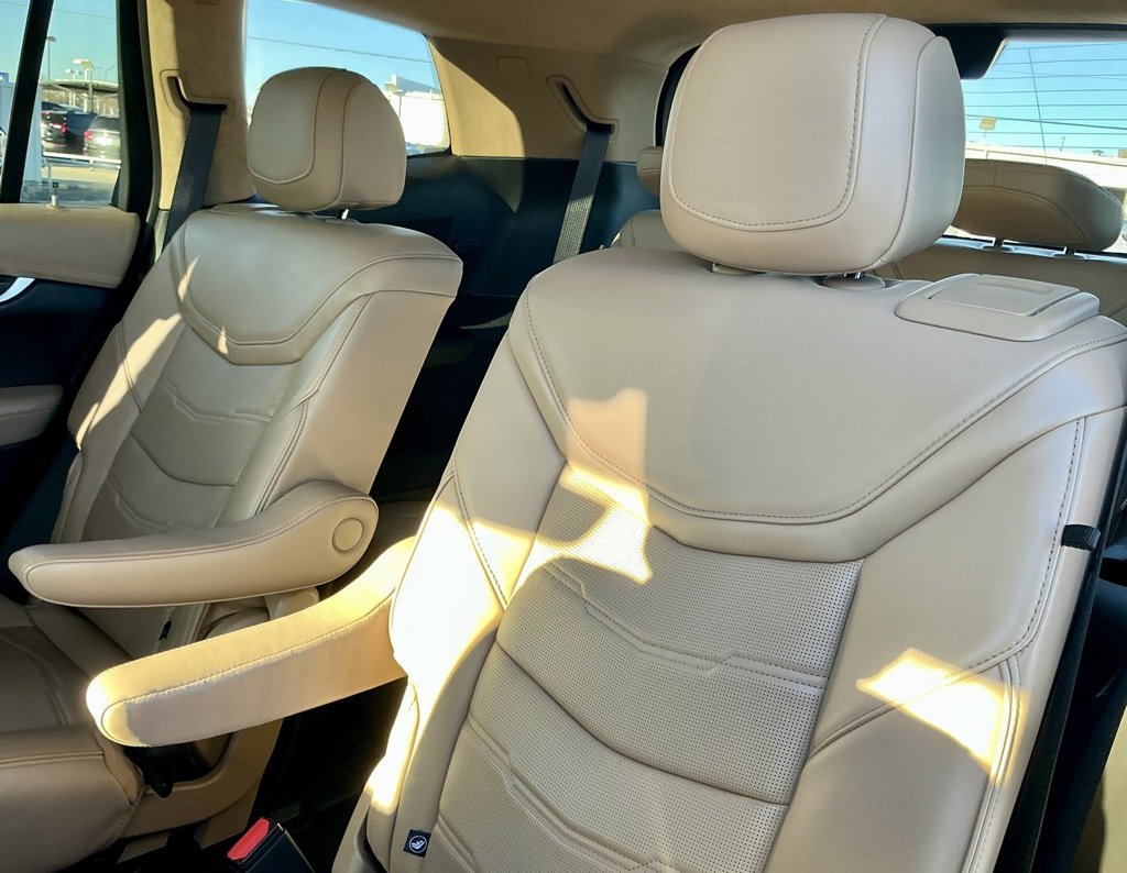 Used 2025 Cadillac XT6 Premium Luxury w/ Platinum Package image 28