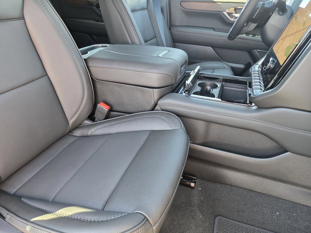 New 2026 GMC Yukon XL Denali w/ Denali Reserve Package AWD/4WD image 9