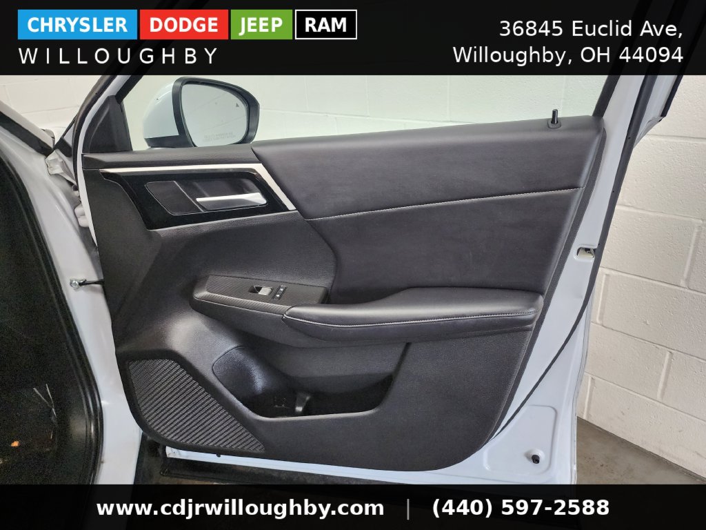 Used 2024 Mitsubishi Outlander AWD image 35
