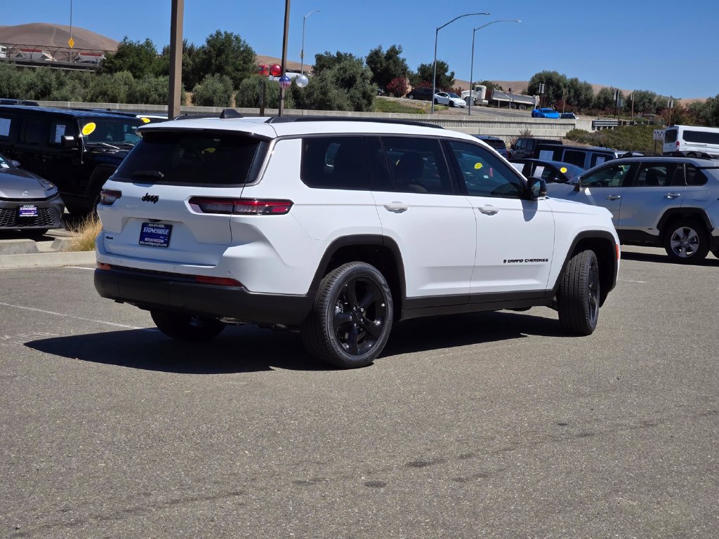 New 2026 Jeep Grand Cherokee L Limited w/ Limited Altitude Package AWD/4WD image 3