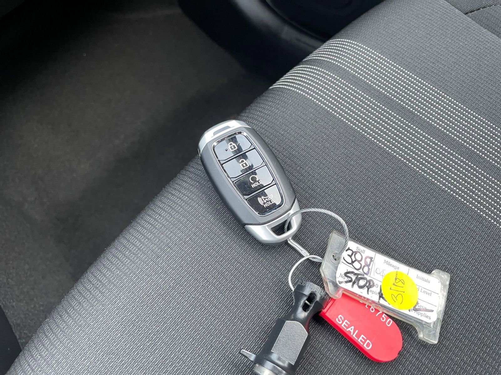 Used 2025 Hyundai Venue SEL image 21