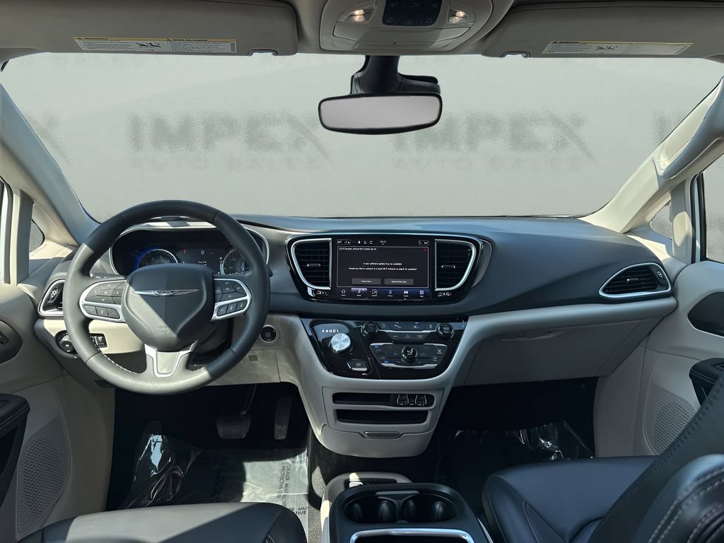 Used 2023 Chrysler Pacifica Touring-L FWD image 12