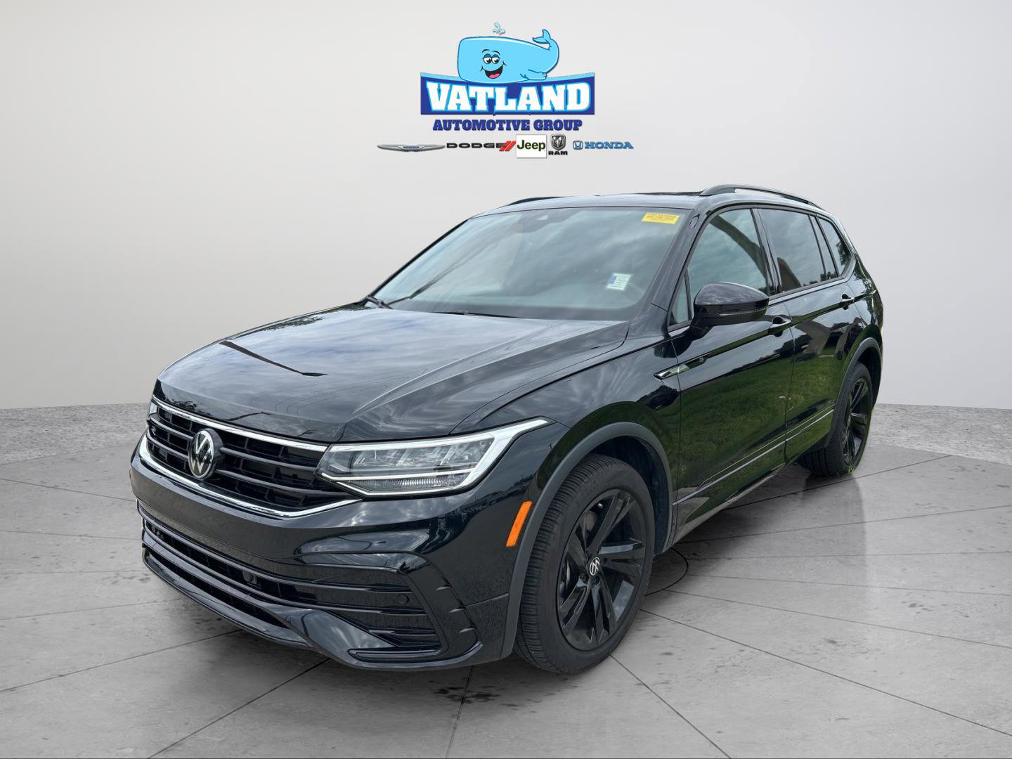 Used 2024 Volkswagen Tiguan SE R-Line FWD video 1