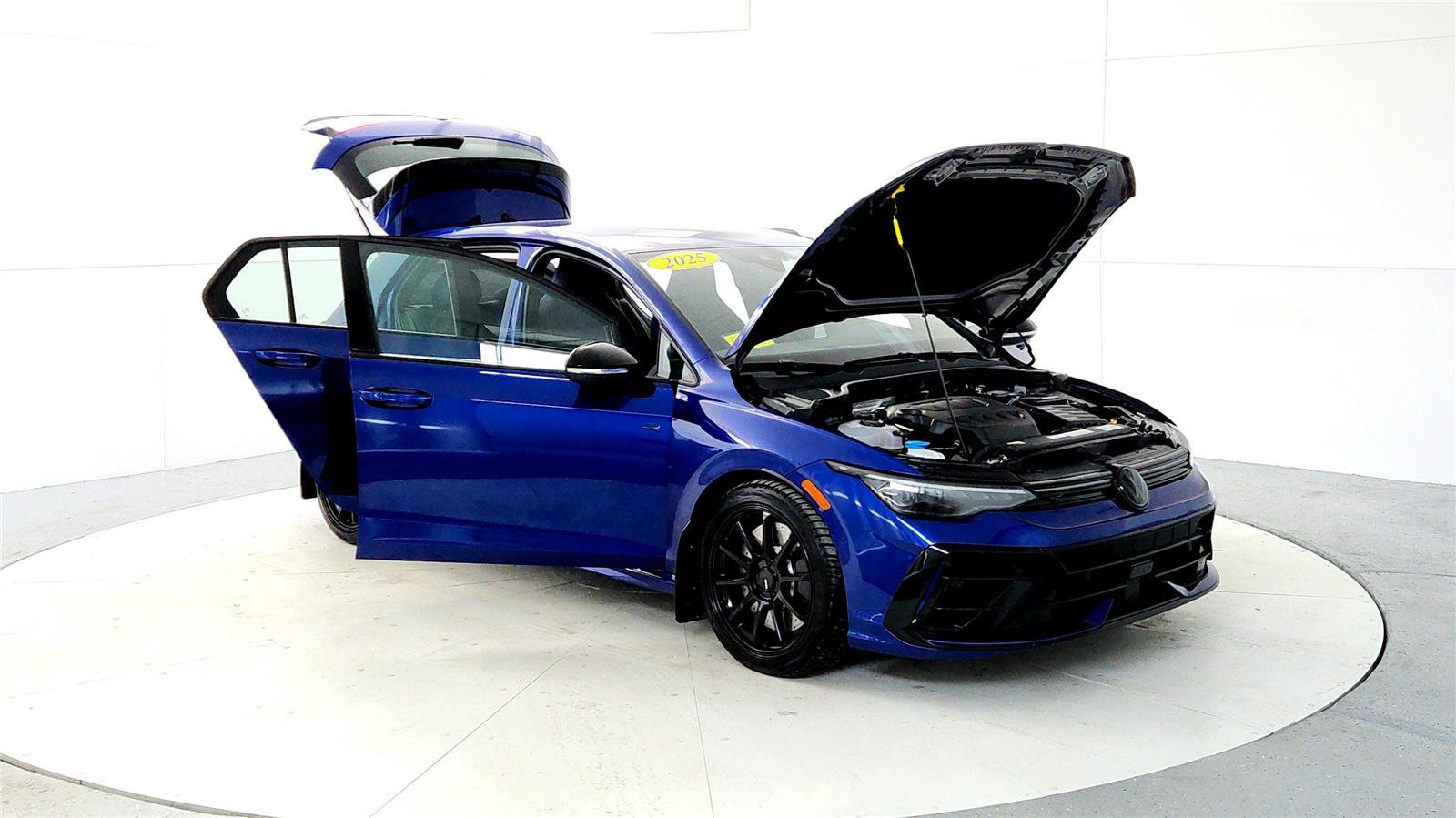 Used 2025 Volkswagen Golf R Black Edition image 12