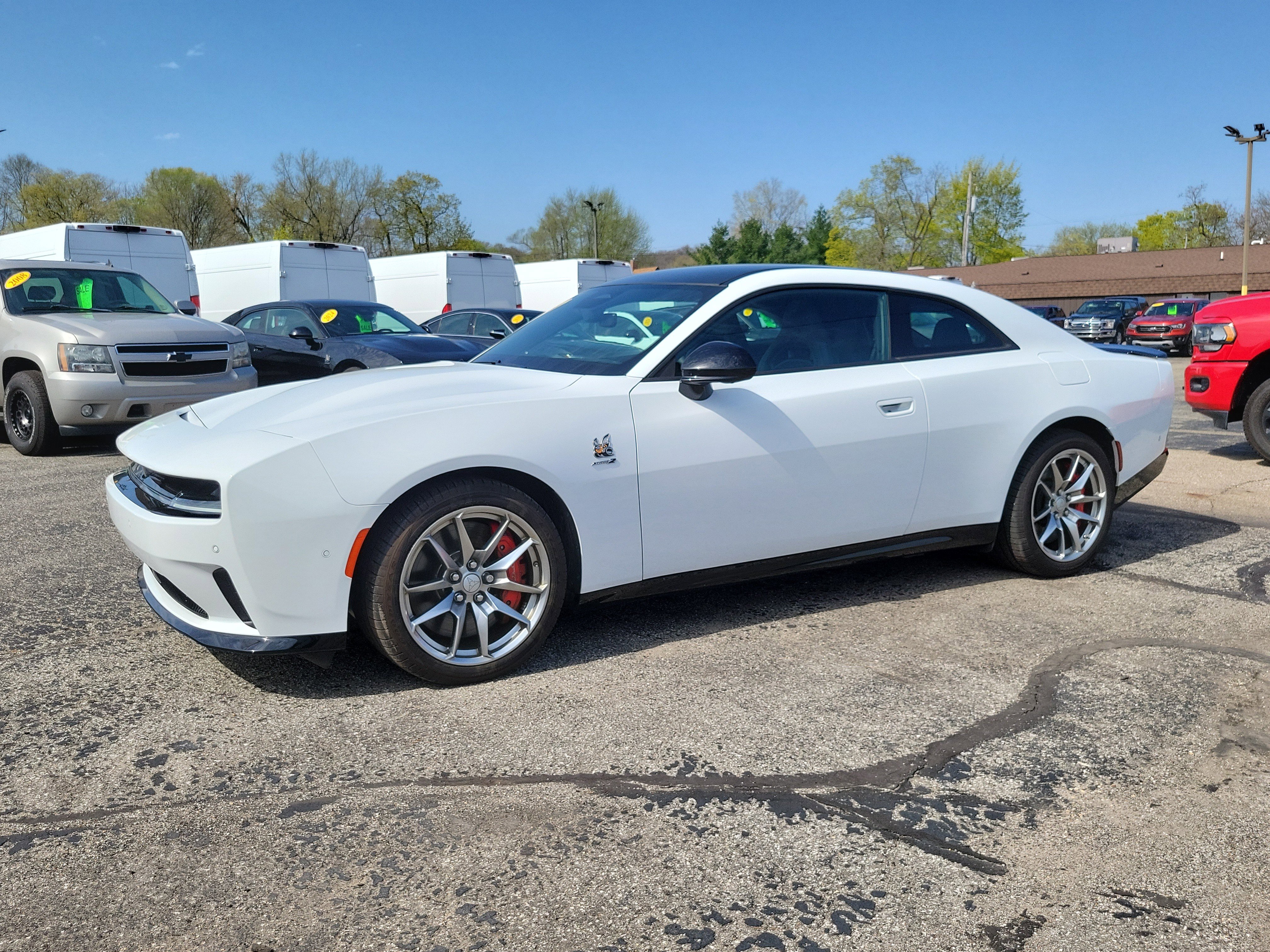 Used 2024 Dodge Charger Daytona Scat Pack w/ Plus Group AWD/4WD image 2