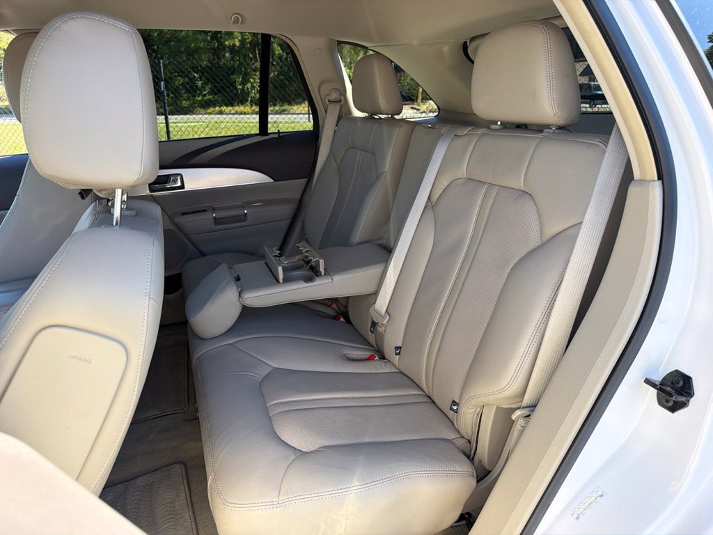 Used 2012 Lincoln MKX FWD image 18
