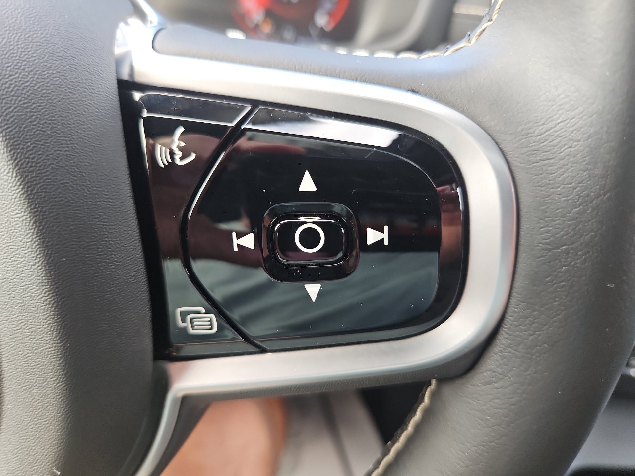 Used 2021 Volvo S60 T6 R-Design image 32