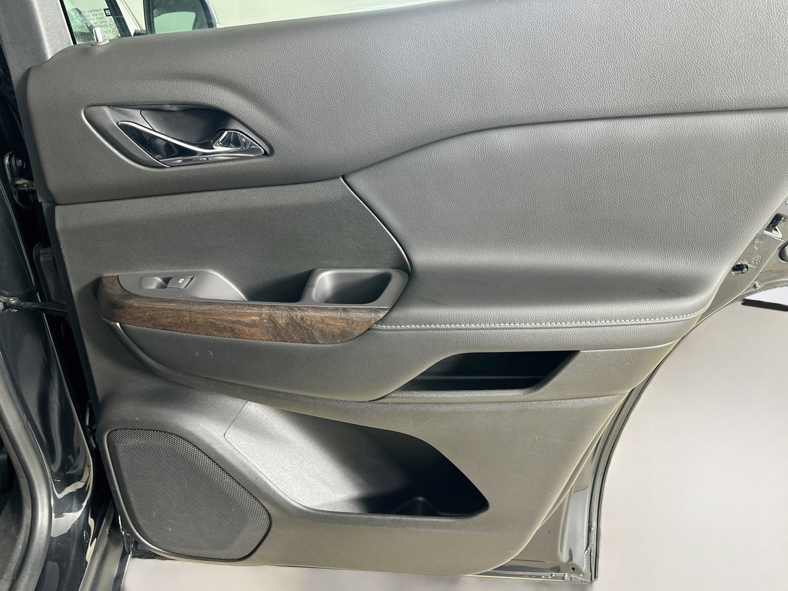 Used 2020 GMC Acadia Denali FWD image 42