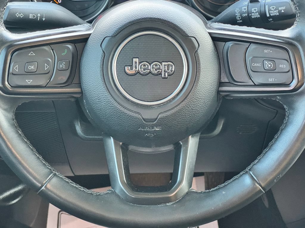 Used 2023 Jeep Wrangler Willys AWD/4WD image 16